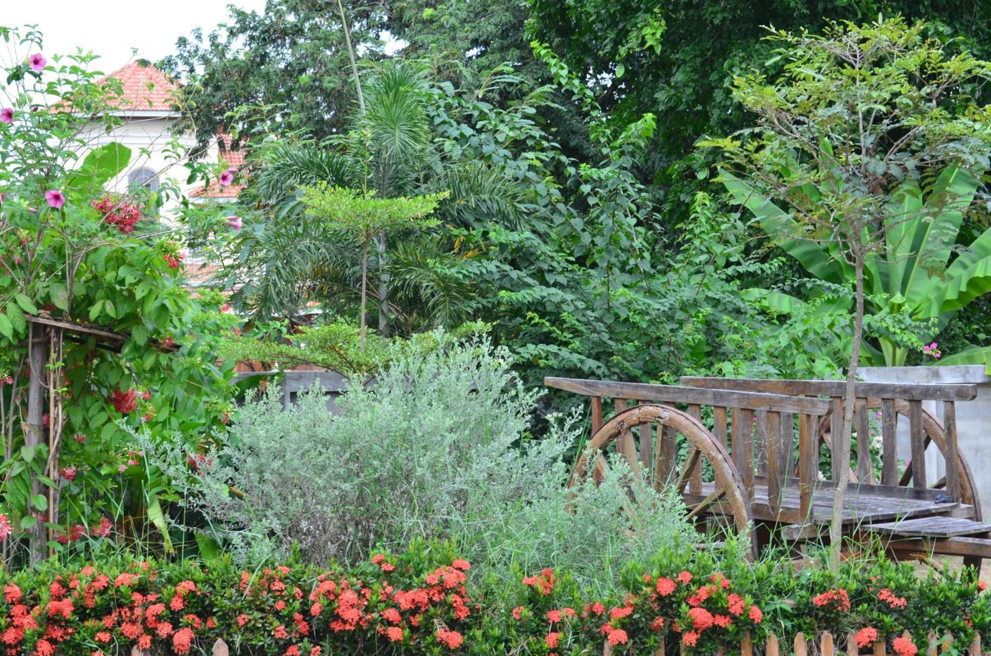 Home Stay Stc Bed And Breakfast Udon Thani Extérieur photo